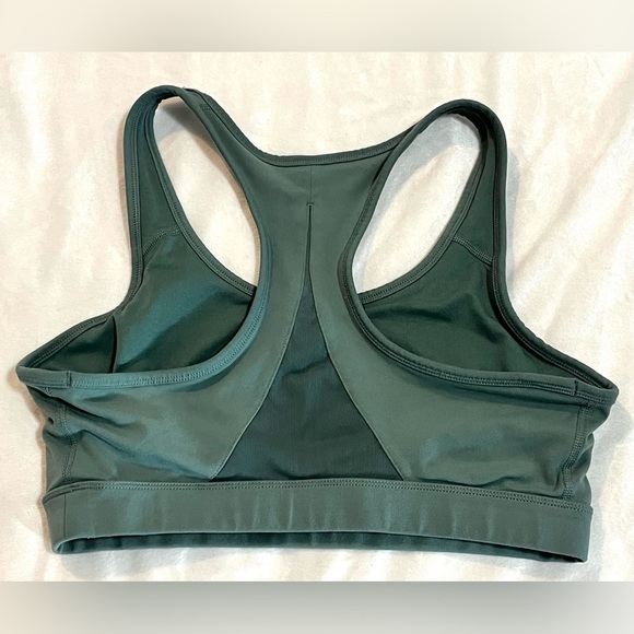 Reebok Women's Racerback Green Sports Bra Size Medium - Picture 7 of 9